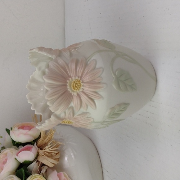 Gerbera Daisy Floral Blossoms Collection Lenox Handcrafted Vase - Picture 2 of 15